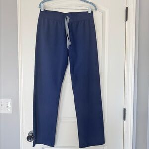 Figs pants size small  2 back pockets only